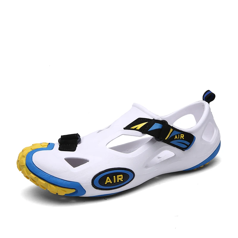 2020 Summer Hollow Out Plastic Men Shoes Sandals Wading Water Slip-on Male Shoes Beach Fishing Sandalias Footwear Soft