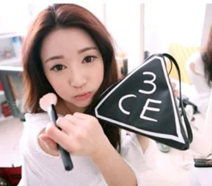 

2019 Summer New Style Female Hand Take Korean-style Lettered Triangular the Cool Stereo Makeup Bag