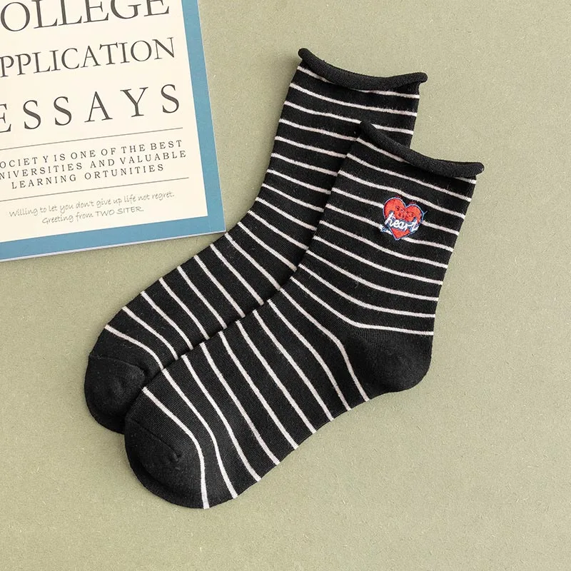 Black Socks COSPLACOOL/теплые носки с вышивкой и надписью «сердце», забавные носки в полоску Harajuku, креативные милые носки, женские кальцитовые носки - Цвет: Black Socks