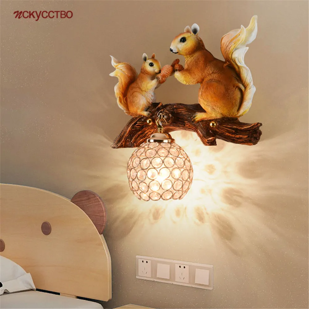 

Cottagecore Style Resin Squirrel Crystal Led Wall Lamp Vintage Loft Decor Bedroom Bedside Sconce Art Hallway Corridor Bar Lights