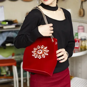 

Casual female bag new chain shoulder bag large capacity diagonal bag retro diamond bag Korean bucket bag