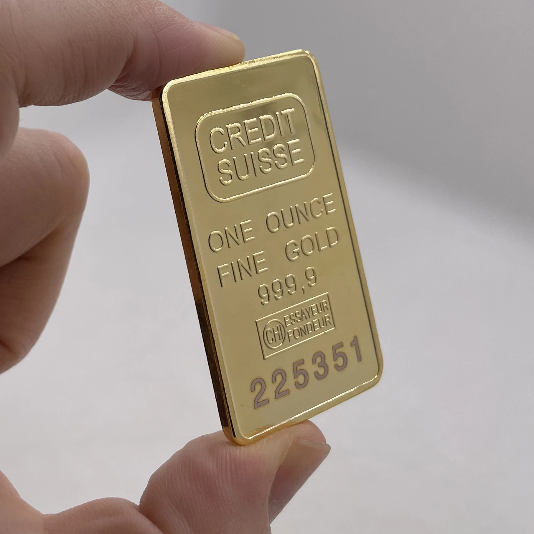 Credit Suisse Gold Bar: Muốn đầu tư vào vàng nhưng không biết bắt đầu từ đâu? Các thanh toán vàng của Credit Suisse là một trong những lựa chọn tốt nhất hiện nay. Với chất lượng vàng đạt chuẩn quốc tế, đầu tư vàng càng trở nên đơn giản hơn bao giờ hết. Hãy liên hệ với các công ty chuyên cung cấp thanh toán vàng để biết thêm thông tin chi tiết về sản phẩm này.