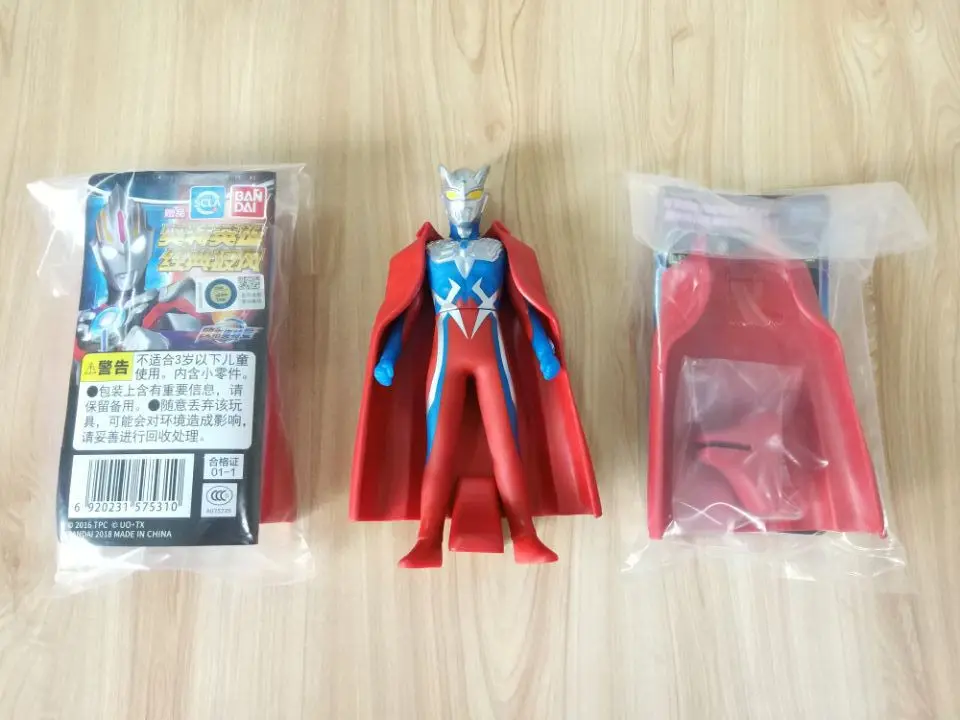 Подлинный продукт Bandai Ultraman красная мантия исключенная фигурка