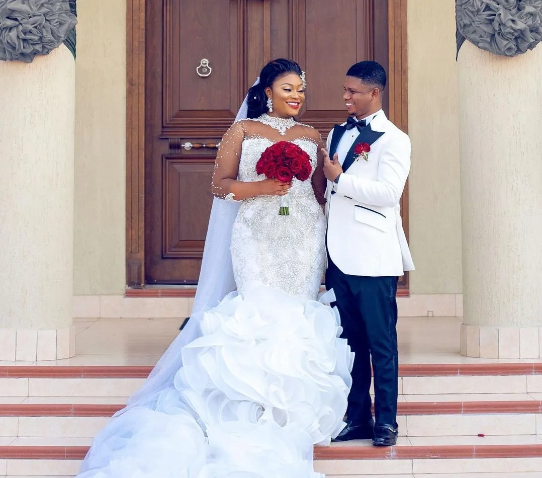 

Plus Size Aso Ebi Wedding Gowns Long Train Ruffles Sleeves High Neck Crystals Beaded Lace-up Bridal Dress Vestidos