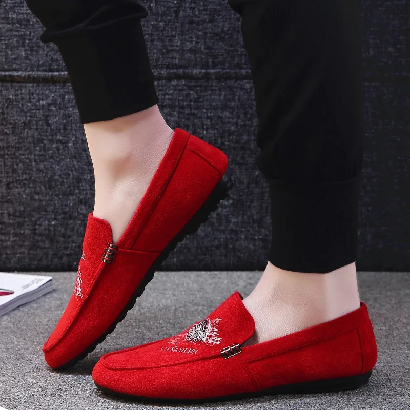 

2019 Summer Men Flat Shoes Casual Light Fashion Trend Slip On Driving Moccasins Black Red Suede Mens Loafers Leather Shoes Lazy