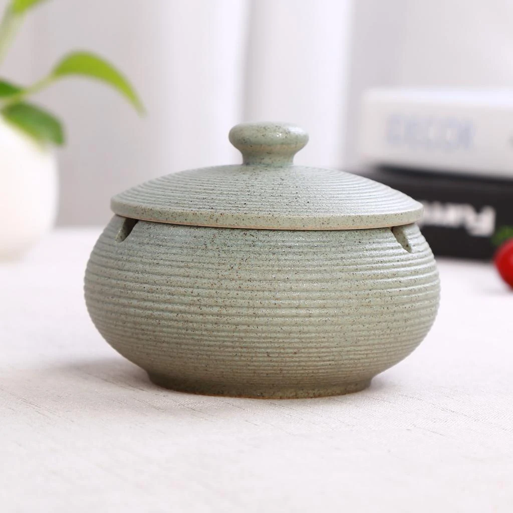 Ceramic Ashtray with lid, Suitable for soot Storage, Windproof，Desktop Smoking Ash Tray for Home Office Decoration