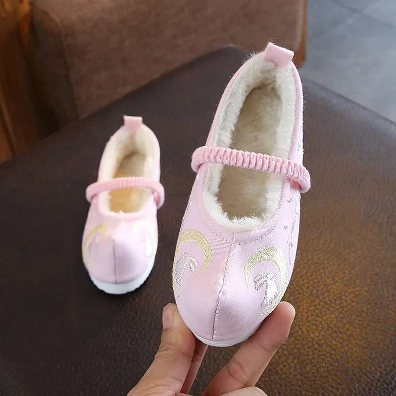 ST024Pink Детская обувь с вышивкой; кроссовки на плоской подошве; детская повседневная парусиновая обувь в стиле ретро; китайский стиль; обувь для девочек; большие размеры; Теплая обувь; ST024 - Цвет: ST024Pink