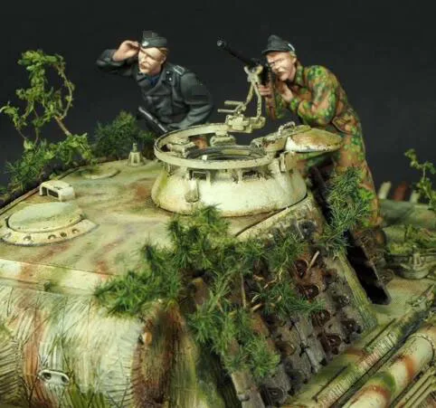 

1/35 Resin Figure WWII German Tank Man 2pcs/set (no include tank) Model Kits