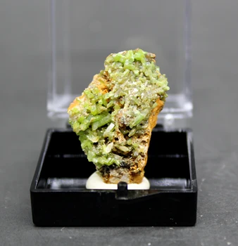 

100% Natural Pyromorphite mineral specimen stones and crystals collection gemstones quartz from China