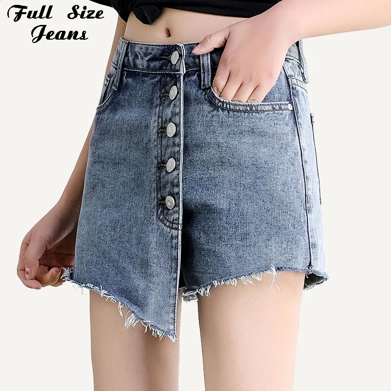 Размера плюс один на пуговицах с асимметричным нижним краем джинсовые сарафаны