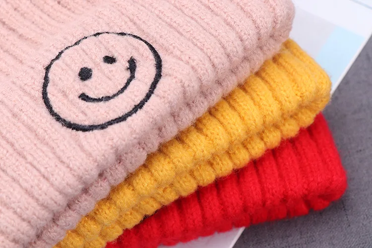 Hylidge Smiley/Вышитая шапка для новорожденных, шапка с помпоном для маленьких мальчиков, зимняя шапка для детей, теплая мягкая шапка, шапочка с помпоном