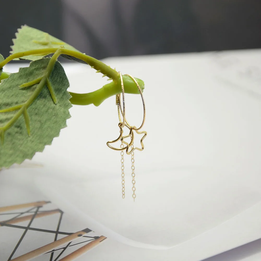 

Domino Handmade Dreamy Hoop Earrings Dainty Star ＆Moon Hoop Earrings Mismatch Earrings