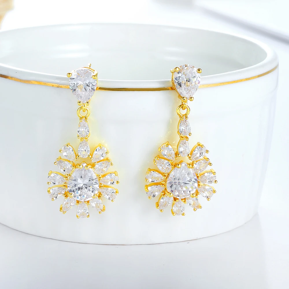 Элегантный корейский Кристалл Bling Красочные циркония серьги гвоздики для женщин Стразы маленький красный синий зеленый ювелирные изделия Аксессуары подарок - Окраска металла: White