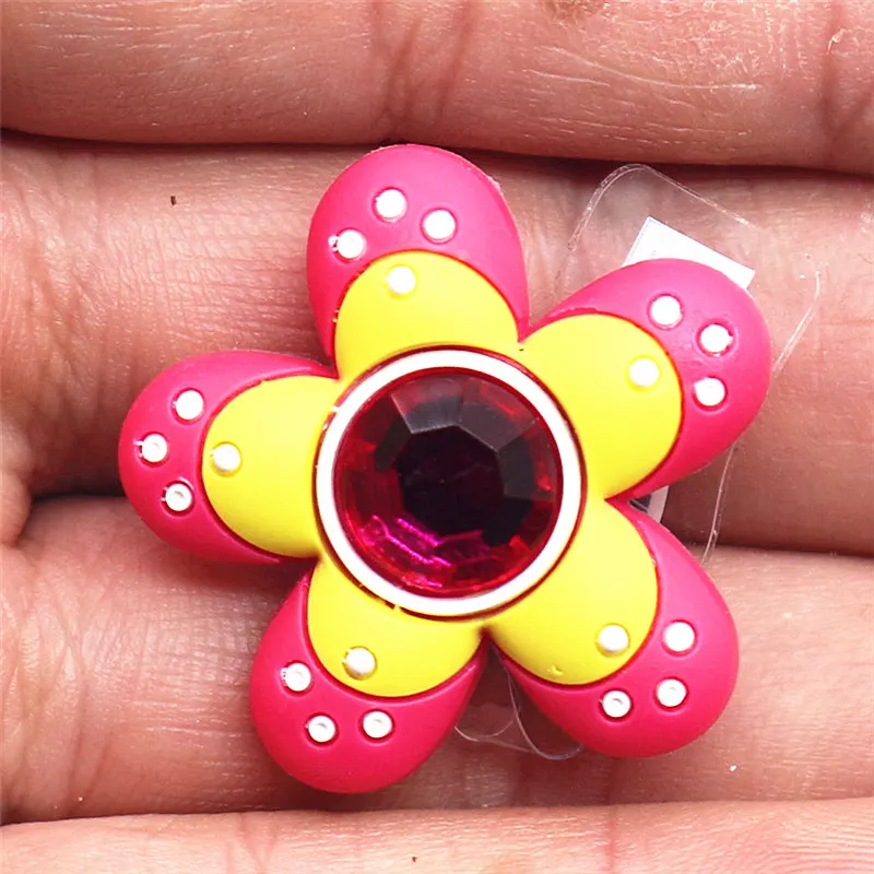 1pcs High Imitation Shoe Charms Colorful Heart-shaped Shoe Buckles Original Accessory fit Bracelets Croc JIBZ Kids Gifts F-ZBX20