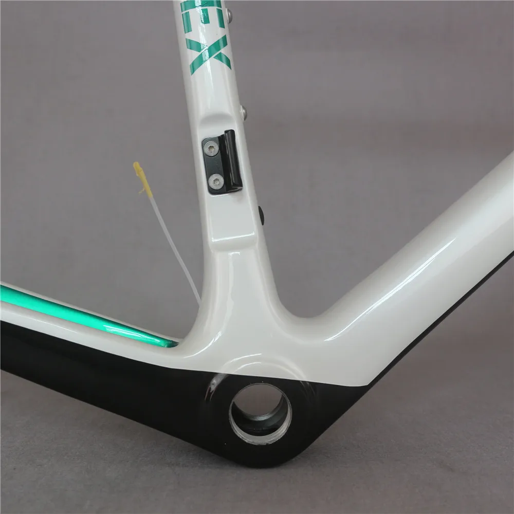 Clearance Toray carbon fiber T1000 BSA road bicycle frame BB30 customized paint  normal brakes frame FM066 2