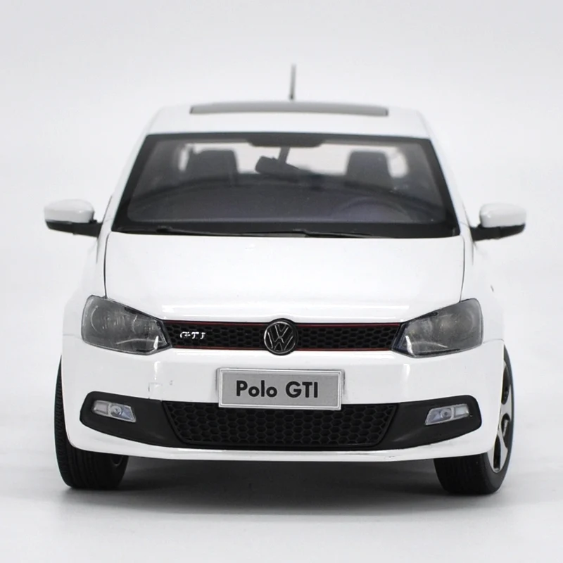 Оригинальный авторизованный аутентичный 1/18 сплав новый Polo GTI 2013 белая Модель