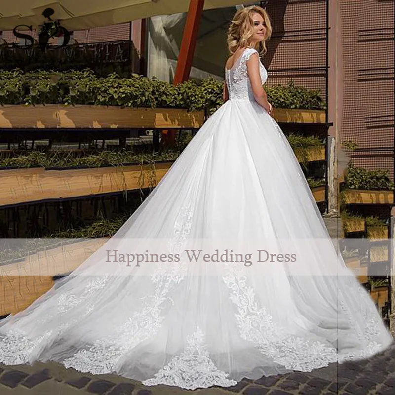 Ball-Gown-Wedding-Dresses-Vintage-Lace-Appliques-Gown-Bridal-Dubai-Princess-Wedding-Gown-Plus-Size-vestidos (2)