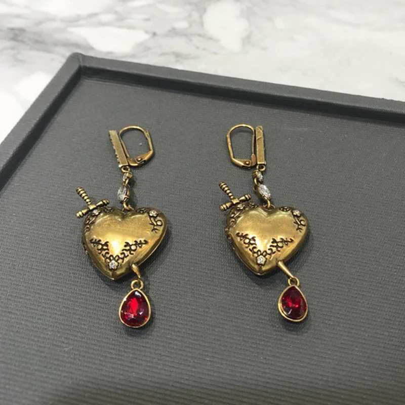 

Hot Fashion Brand Fashion Vintage Jewelry For Women Gold Color Drop Heart Earrings Tassel Heart Design Vintage Party Earrings