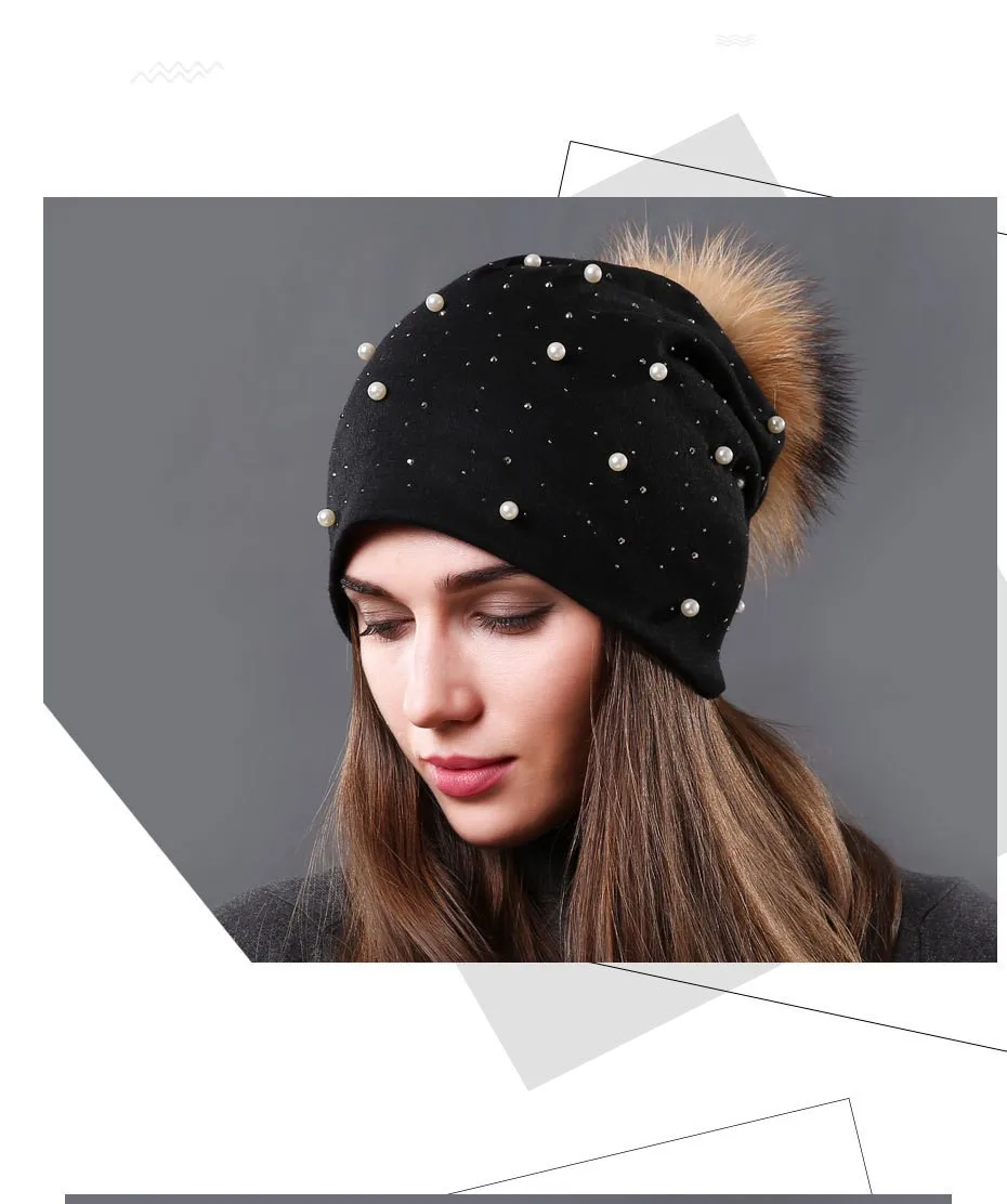 Женские вязаные шапки, украшенные жемчугом, шапочки skullies для девочек, помпоны из натурального меха енота, зимняя теплая шапка с двойной подкладкой