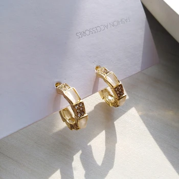 

Fashion Acrylic Crystal Stud Earrings Vintage Minimalist Geometric Crystal Temperament Contracted C Earrings Resin for Women