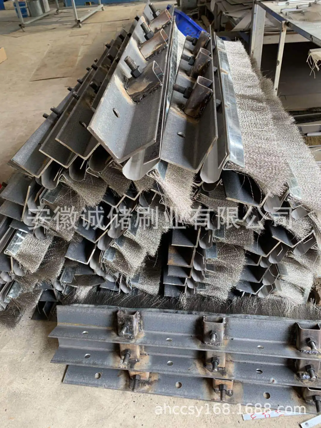Sealed Steel Wire Strip Brush Large Iron And Steel Enterprise Every Motor Seal Stainless Steel Wire Strip Brush Manufacturers No