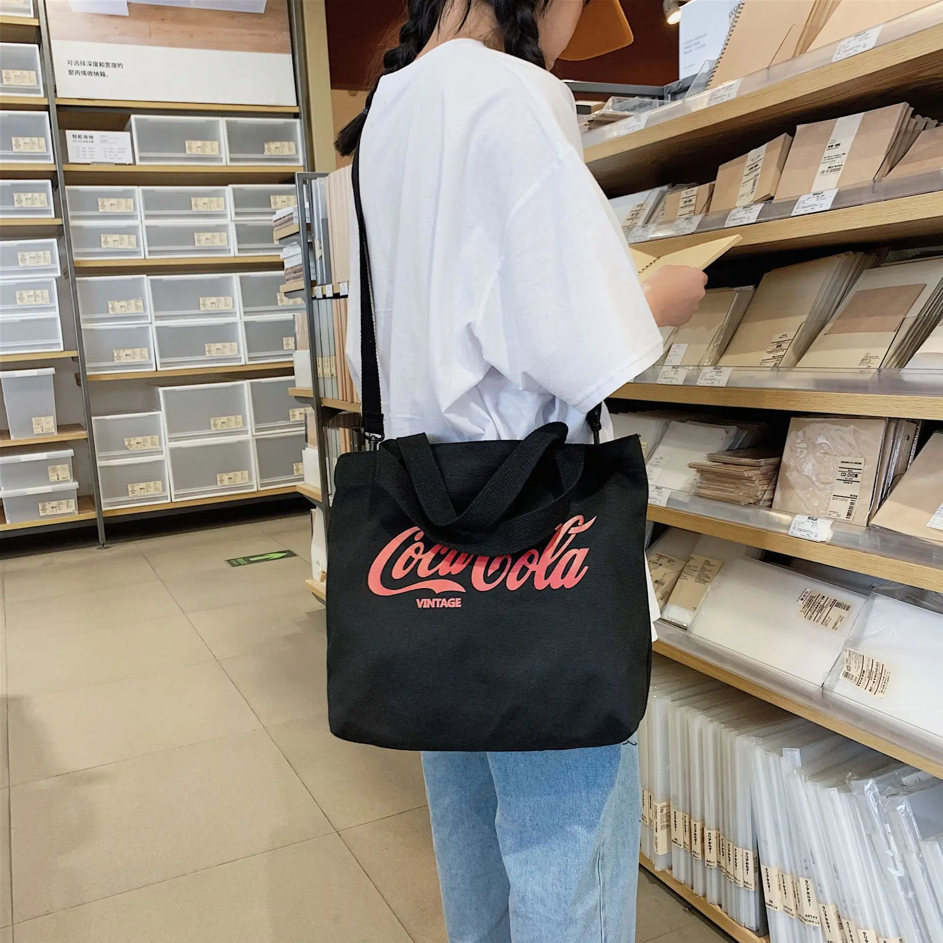 Летняя новая стильная Холщовая Сумка Женская милая английская сумка на плечо с надписью художественная и художественная универсальная простая сумка в гонконгском стиле