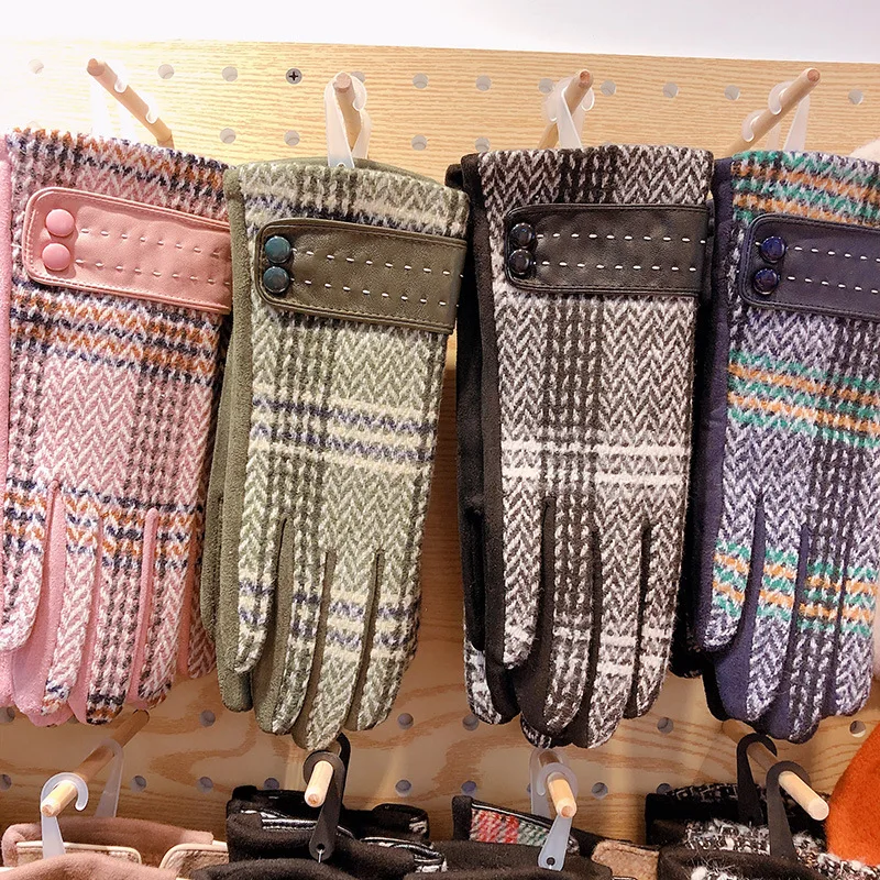 Корейские зимние перчатки, женские шерстяные перчатки из искусственной кожи, полосатые шерстяные перчатки с пуговицами для девочек, толстые перчатки с пятью пальцами
