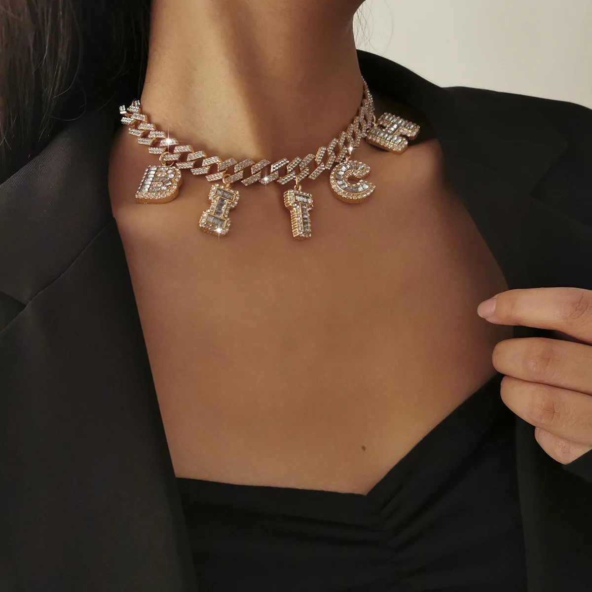 Ожерелье с ангелом и буквами полностью из страз в европейском американском стиле