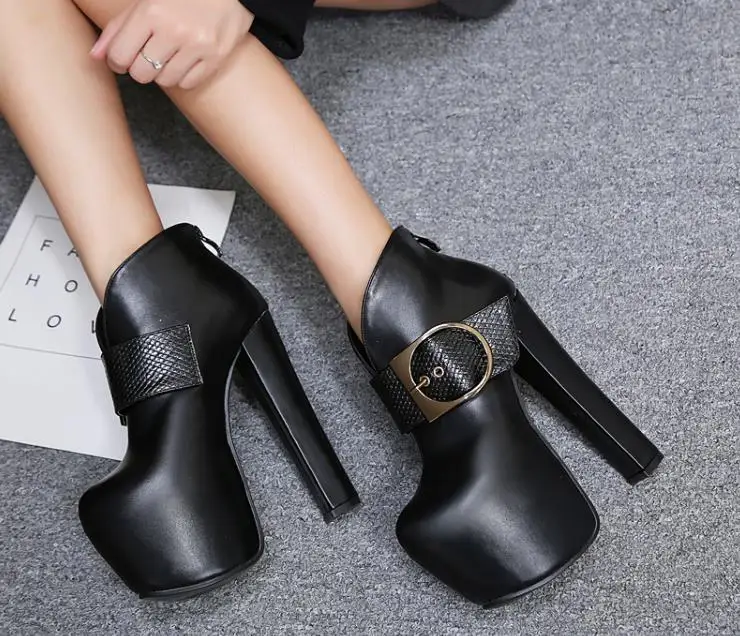 

A+A&& The new 2019 bare-boot ankle boot is a 16cm boot with a chunky heel and large clasp