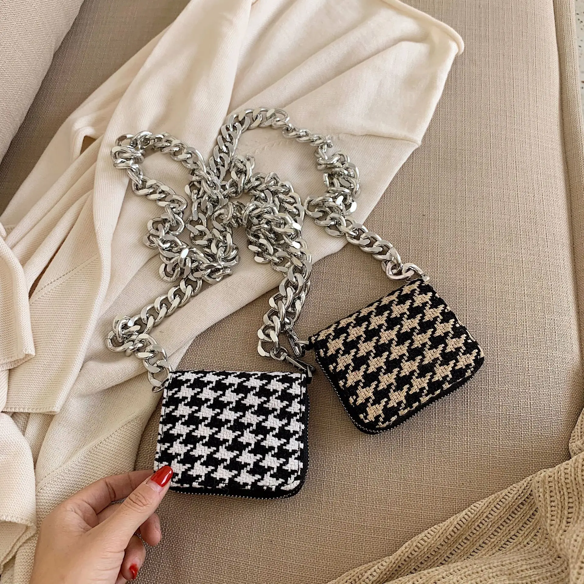 Designer Women Mini Tote Bag Chain New Flip Messenger Crossbody Bag Female Simple Shoulder Bag Small Square Lady Handbag