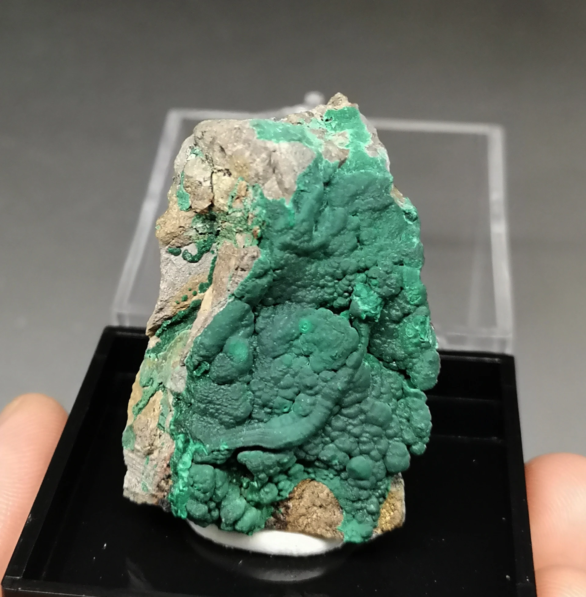 

100% Natural rare malachite mineral specimen green stone crystal teaching specimen collection from China send box