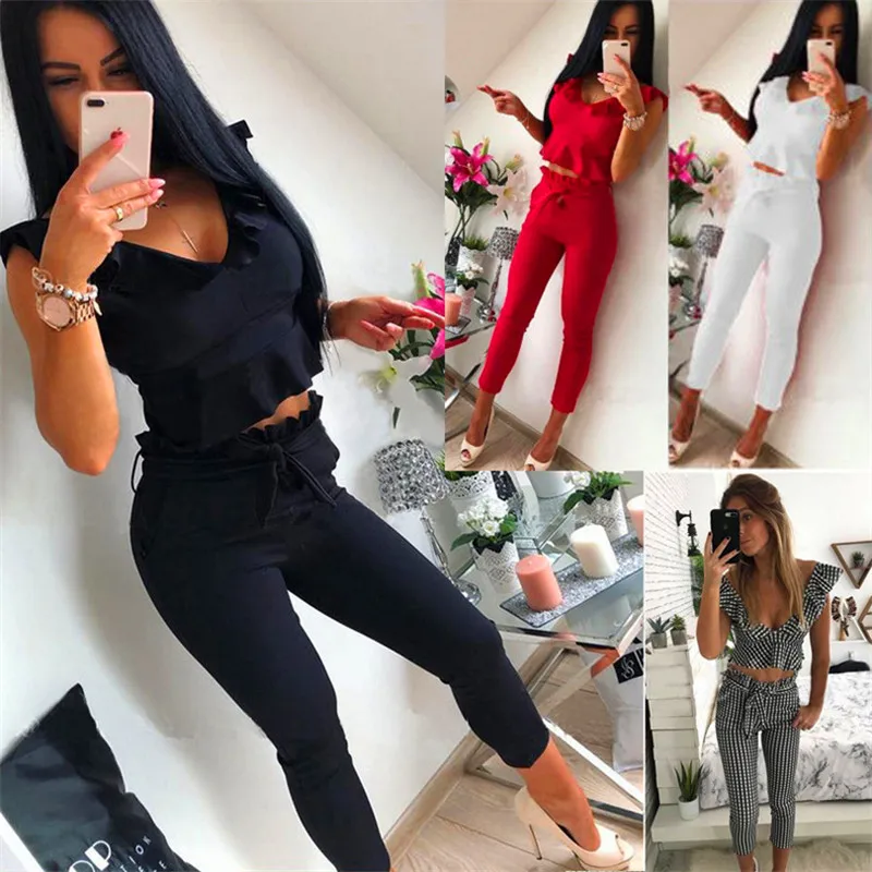 

Flounces sleeveless blouse and two-piece trousers for women