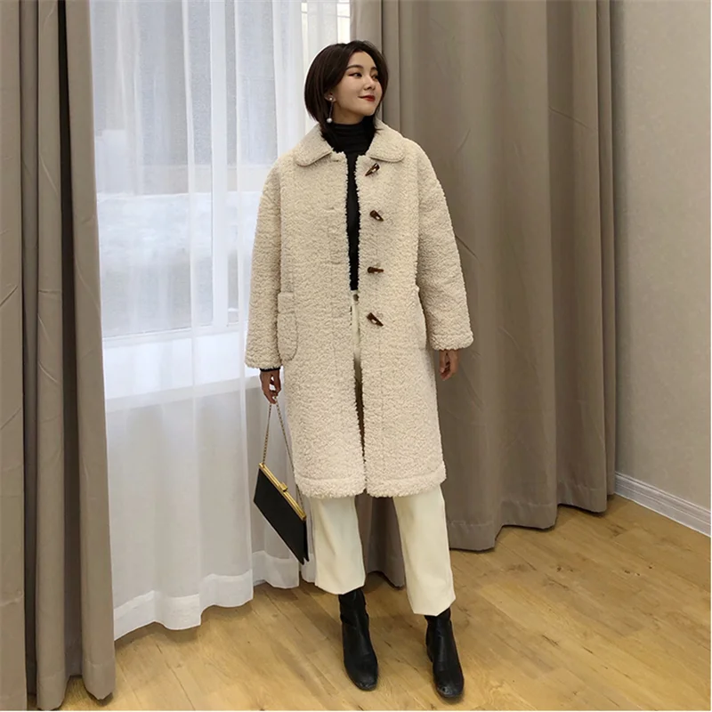 beige apricot Женское шерстяное пальто, модное пальто с роговыми пряжками из овечьей шерсти, Женское зимнее Новое корейское свободное меховое пальто средней длины, утолщенная теплая верхняя одежда - Цвет: beige apricot
