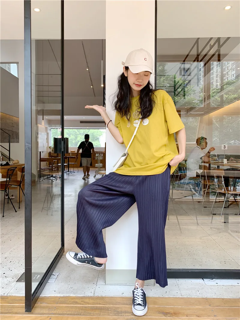 Miyake's loose slim wrinkled wide-legged pants and nine-minute pants free shipping