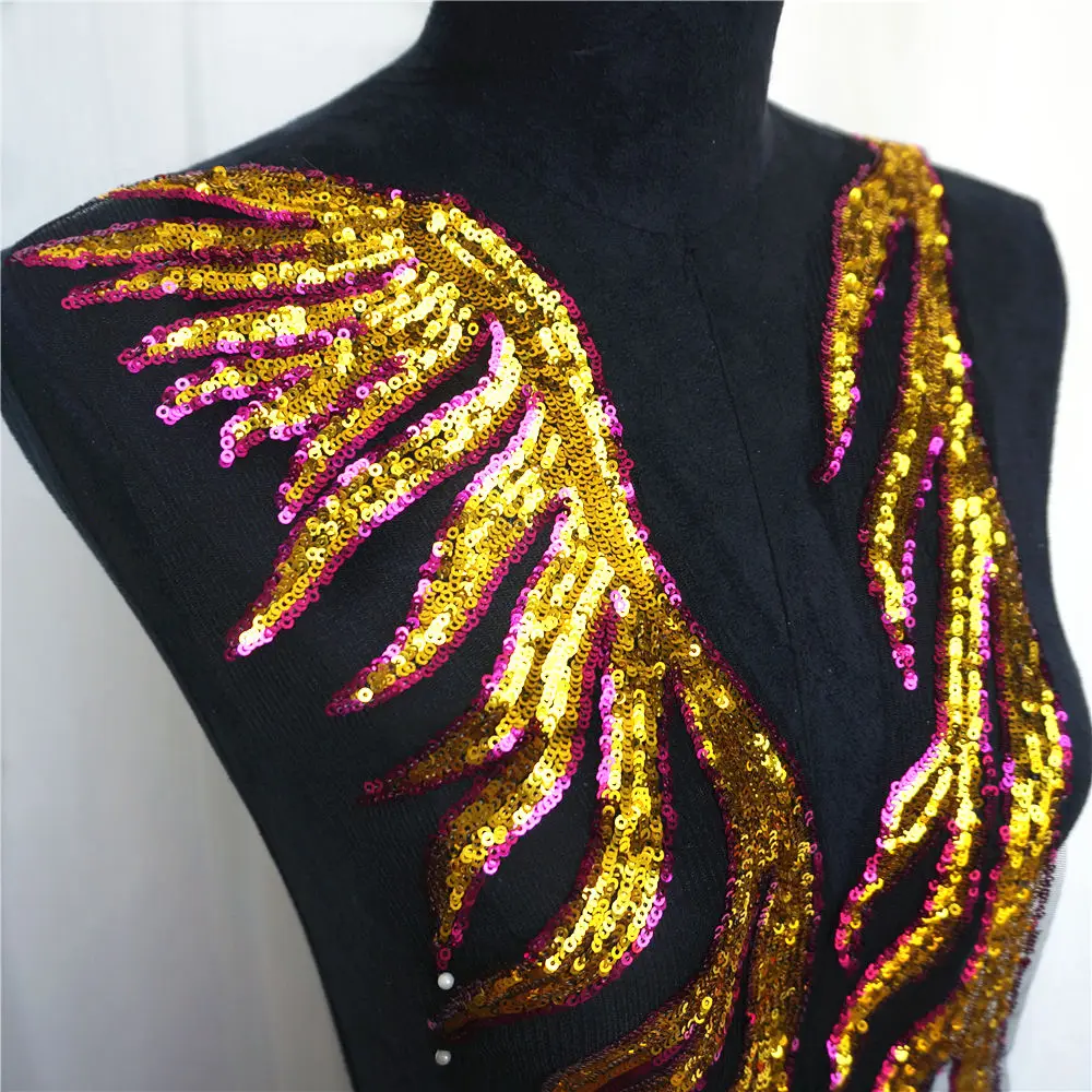 Applicazione ricamata teschio su tulle con paillettes da cucire art