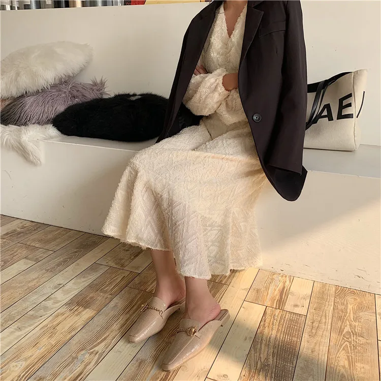 Бренд molan Designers; коллекция года; сезон весна; Новинка; модная Роскошная золотая металлическая цепь; кожаные тапочки на плоской подошве; слипоны; лоферы; шлёпанцы; вьетнамки