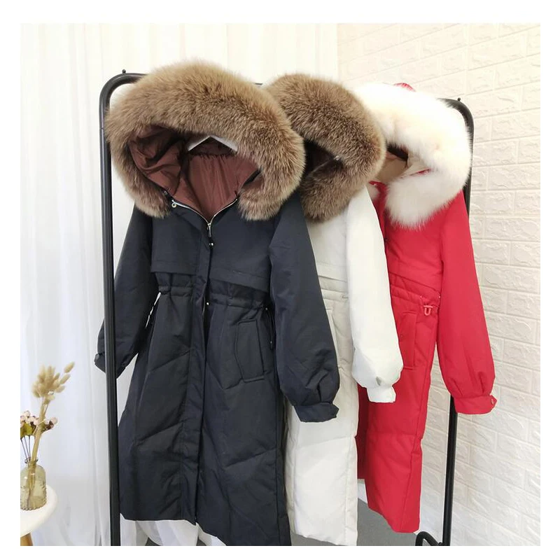 Новинка пальто с капюшоном и большим меховым воротником из натурального енота