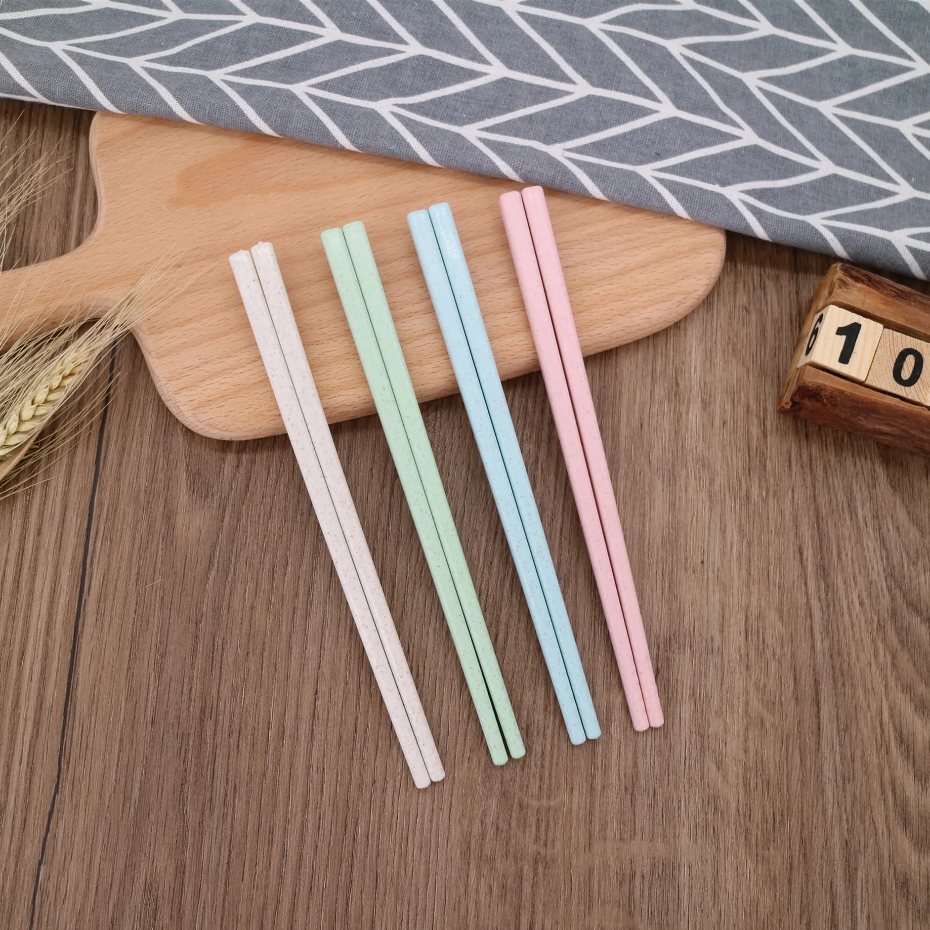 1 Pair Wheat Straw Chopsticks Portable Japanese Tableware Hotel Restaurant Chopsticks Non-Slip Chinese Chopsticks Kitchen Tool