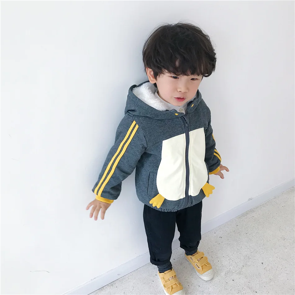 Tonytaobaby/новая осенне-зимняя одежда для мальчиков и девочек; милые бархатные куртки серого цвета с изображением пингвина; детская куртка