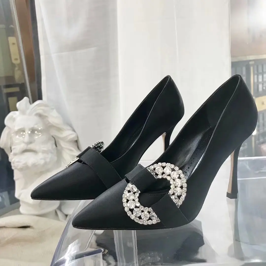 Женские туфли-лодочки; scarpe donna; женские туфли с острым носком на высоком каблуке; сезон осень; zapatos mujer; обувь с украшением в виде кристаллов; женские шелковые свадебные туфли с пряжкой