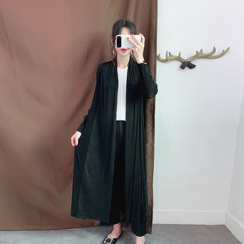 Black Miyake плиссированный Тренч Новое Осеннее однотонное свободное Золотое длинное пальто Элегантное открытое стежка с Длинным Рукавом Плиссированное ветрозащитное пальто большого размера - Цвет: Black