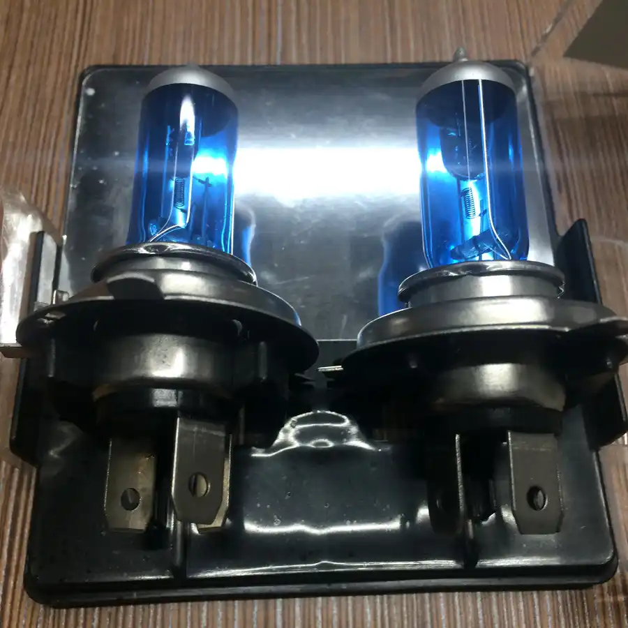 Синие фары. Светодиод для габаритных огней. Синие габаритные огни. Можно ли ставить синие лампочки. Габаритные огни ваз 2109.