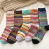 5 paires/lot chaud femmes chaussettes hiver épais coton chaussettes rétro coloré chaussettes dames noël cerf cadeau mode rayure 2022 nouveau ► Photo 1/6