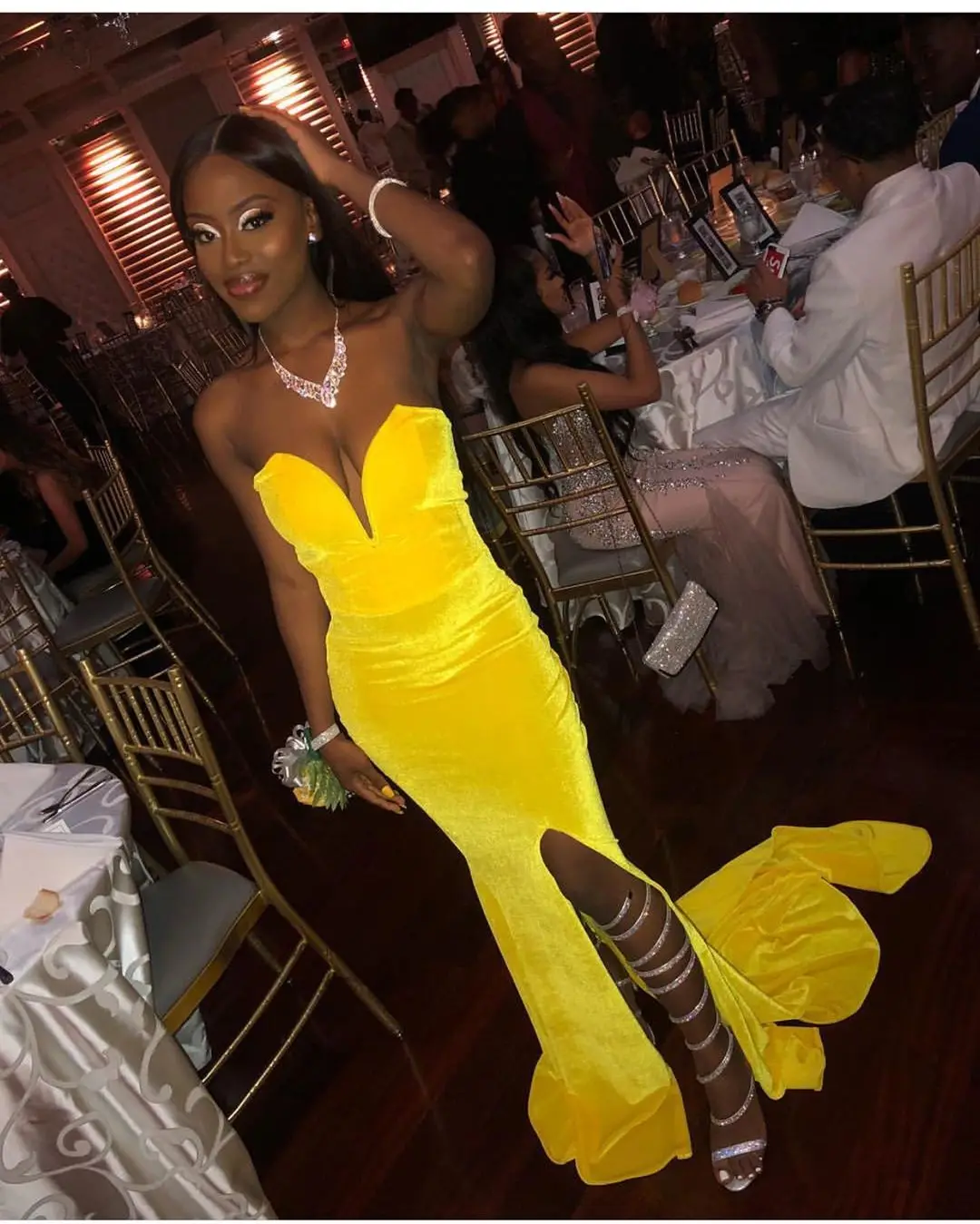 

Sexy Yellow Velvet African Mermaid Prom Dress Plus Size Sweetheart High Slit Formal Evening Dresses Long Gala Party Gowns
