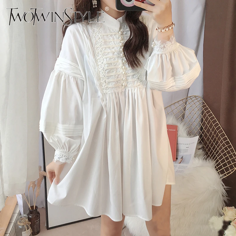 Женское мини платье с вышивкой TWOTWINSTYLE Осеннее белое повседневное оверсайз