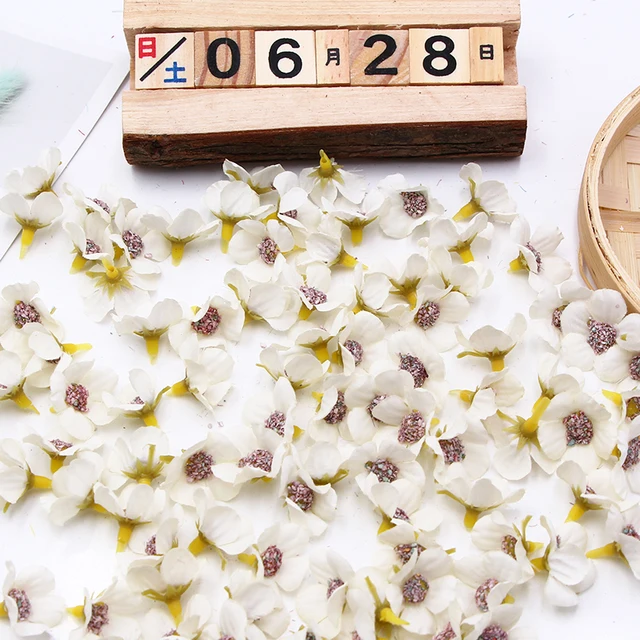 50&100pcs Mini Silk Multicolor Daisy Artificial Flower Heads For Wedding Wreath Scrapbooking DIY Gifts Candy Box Home Decoration White