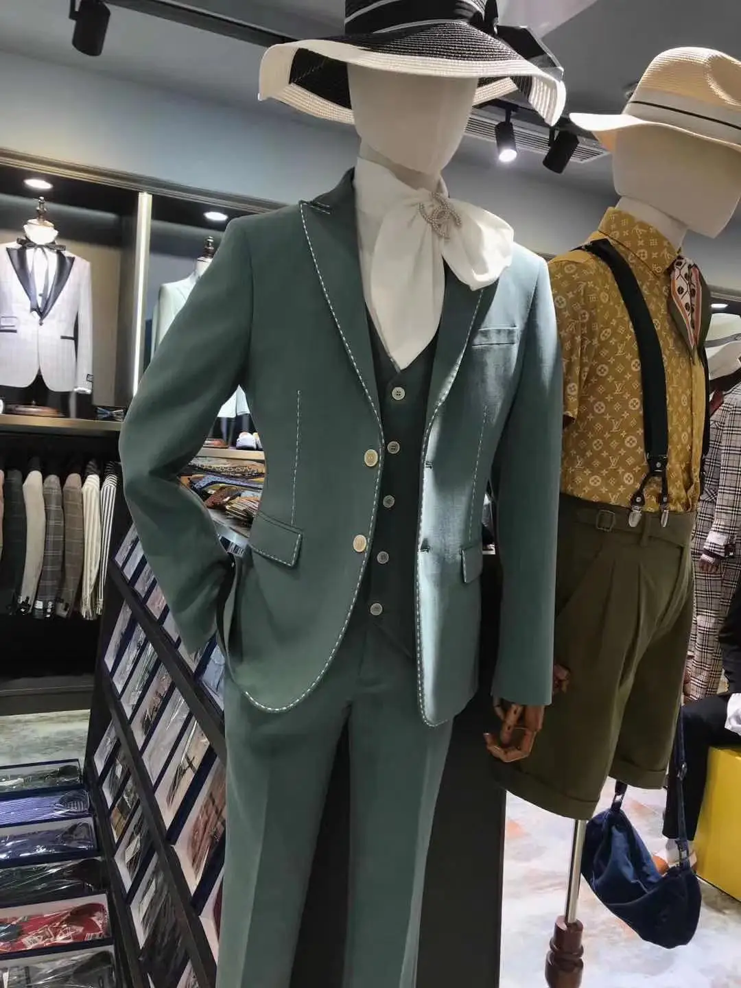 Latest design luxury fashion green wedding suits for men Classic leisure Lapel groom slim party formal Blazer only jacket