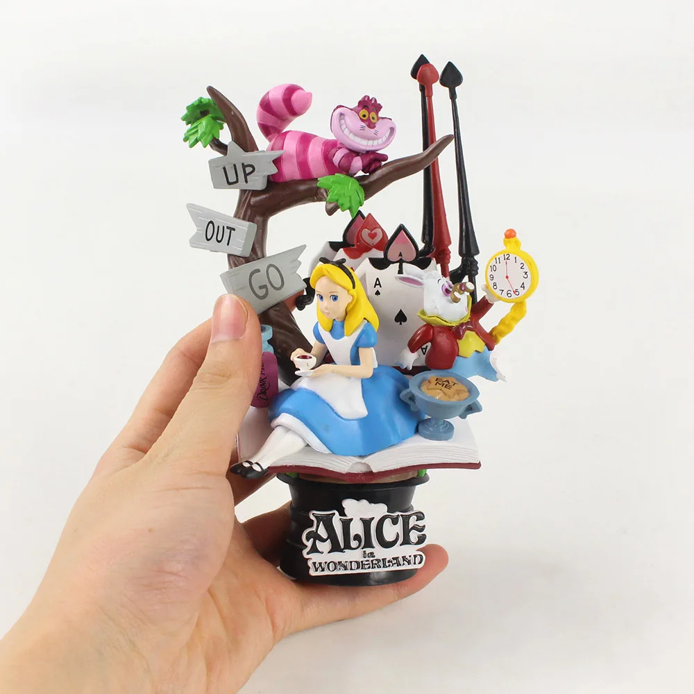 14cm Princess Alice in Wonderland Sit Sown with Garland PVC Action