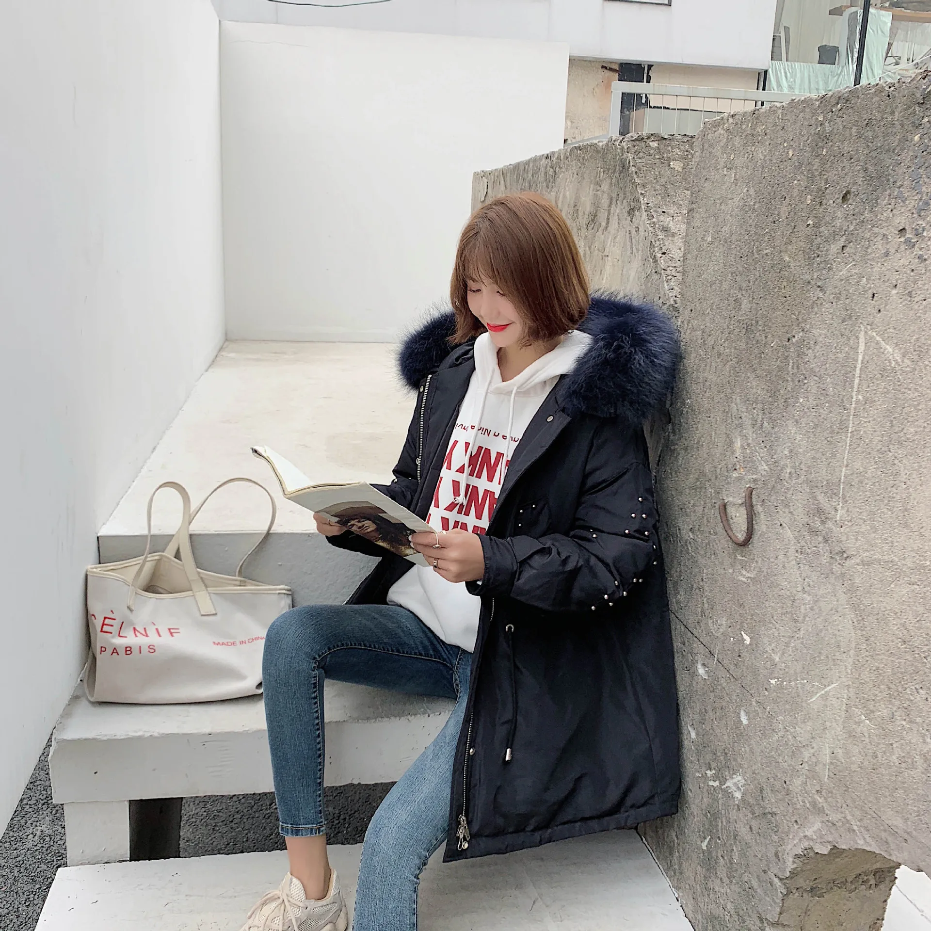 Зимний стиль Dongdaemun пуховик женский средней длины толстый свободный крой корейский стиль заклепки большой меховой воротник пальто мода