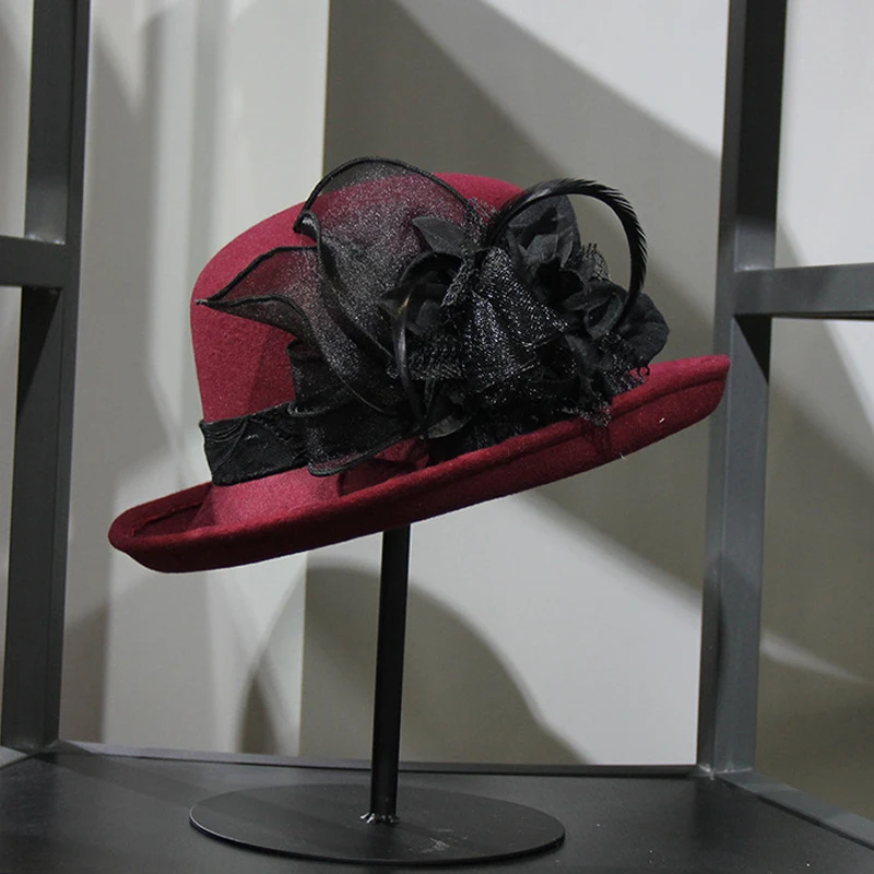 FS женская черная шляпа-Клош, повседневная шерстяная шляпа-федора, шляпа с широкими полями и цветочным пером, Кепка-купол, высококачественные осенне-зимние шапки - Цвет: Wine Red